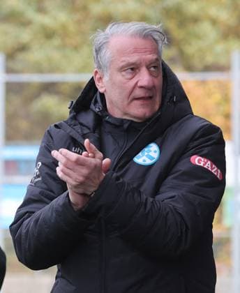 Stuttgart , Fußball Regionalliga , SV Stuttgarter Kickers vs. TSV Schott Mainz , Lutz Siebrecht ( Kickers )