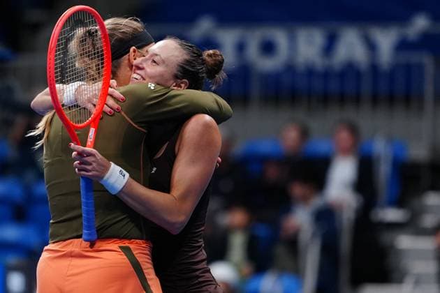 (251026) -- TOKYO, Oct. 26, 2025 -- Timea Babos (Hungary) Luisa Stefani (R, Brazil) celebrate victory after winning the women s doubles final match between Timea Babos (Hungary) Luisa Stefani (Brazil) and Anna Danilina (Kazakhstan) Aleksandra Krunic (Serbia) at the Pan Pacific Open tennis tournament in Tokyo, Japan, on Oct. 26, 2025. ) (SP)JAPAN-TOKYO-TENNIS WTA, Tennis Damen PPO-WOMEN S DOUBLES-FINAL JiaxHaocheng 