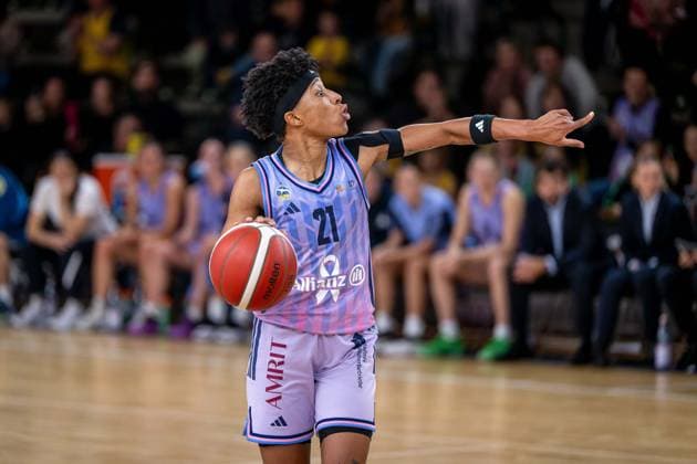 Basketball Berlin 25.10.2025 Saison 2025 2026 Toyota DBBL 1. Bundesliga Frauen, Damen Alba Berlin - SYNTAINICS MBC Deeshyra Thomas (Alba, No.21)