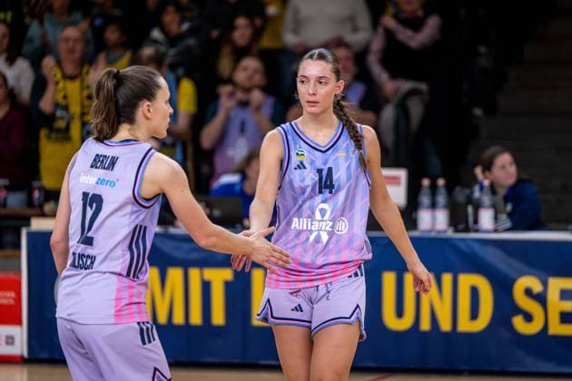 Basketball Berlin 25.10.2025 Saison 2025 2026 Toyota DBBL 1. Bundesliga Frauen, Damen Alba Berlin - SYNTAINICS MBC Greta Scholle (Alba, No.14) Lena Gohlisch (Alba, No.12)