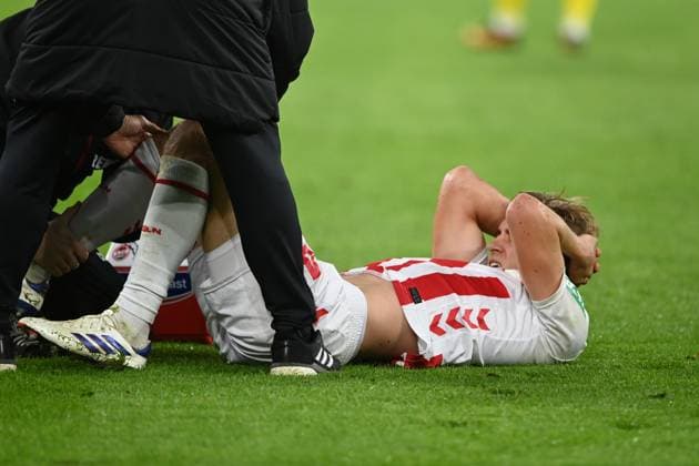 Timo HUEBERS (Hübers, K) liegt verletzt auf dem Rasen, verletzt, Verletzung, Fussball 1. Bundesliga, 8.Spieltag, matchday8, Borussia Dortmund (DO) - 1. FC Koeln (K) 1-0 am 25.10.2025 in Dortmund Deutschland. UEFA regulations prohibit any use of photographs as image sequences and or quasi-video Â