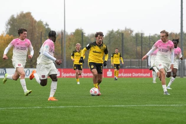 Sonntag, 26.10.2025 Saison 2025 2026 10. Spieltag U19 DFB Nachwuchsliga im BVB Fußballpark Hohenbuschei, Dortmund, Germany. BV Borussia Dortmund U19 - SV Bayer 04 Leverkusen U19. Taycan Macid Etcibasi (BVB)