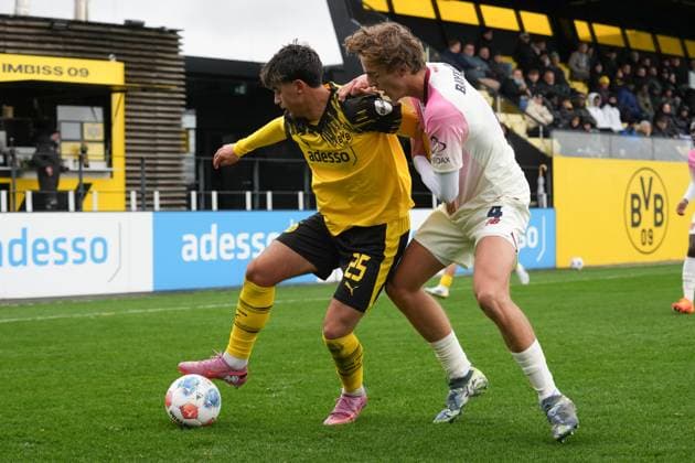 Sonntag, 26.10.2025 Saison 2025 2026 10. Spieltag U19 DFB Nachwuchsliga im BVB Fußballpark Hohenbuschei, Dortmund, Germany. BV Borussia Dortmund U19 - SV Bayer 04 Leverkusen U19. Ahmad Najdi (BVB)