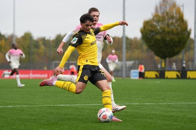 Sonntag, 26.10.2025 Saison 2025 2026 10. Spieltag U19 DFB Nachwuchsliga im BVB Fußballpark Hohenbuschei, Dortmund, Germany. BV Borussia Dortmund U19 - SV Bayer 04 Leverkusen U19. Ahmad Najdi (BVB)