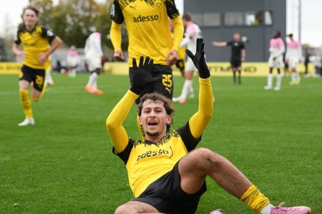 Sonntag, 26.10.2025 Saison 2025 2026 10. Spieltag U19 DFB Nachwuchsliga im BVB Fußballpark Hohenbuschei, Dortmund, Germany. BV Borussia Dortmund U19 - SV Bayer 04 Leverkusen U19. Torjubel nach dem 1:0 durch Taycan Macid Etcibasi (BVB).