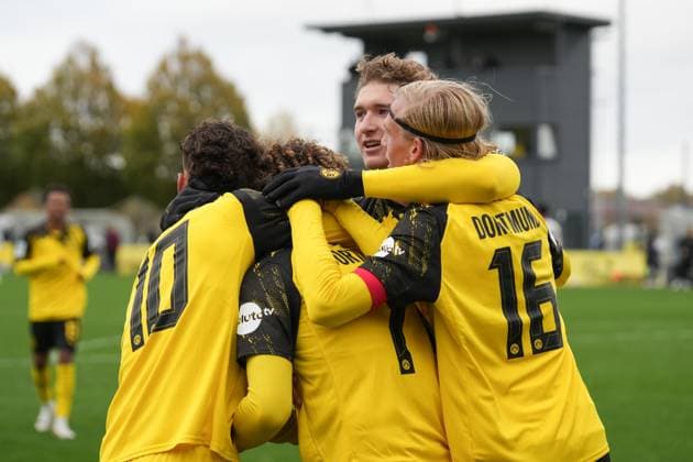 Sonntag, 26.10.2025 Saison 2025 2026 10. Spieltag U19 DFB Nachwuchsliga im BVB Fußballpark Hohenbuschei, Dortmund, Germany. BV Borussia Dortmund U19 - SV Bayer 04 Leverkusen U19. Torjubel nach dem 1:0 durch Taycan Macid Etcibasi (BVB).