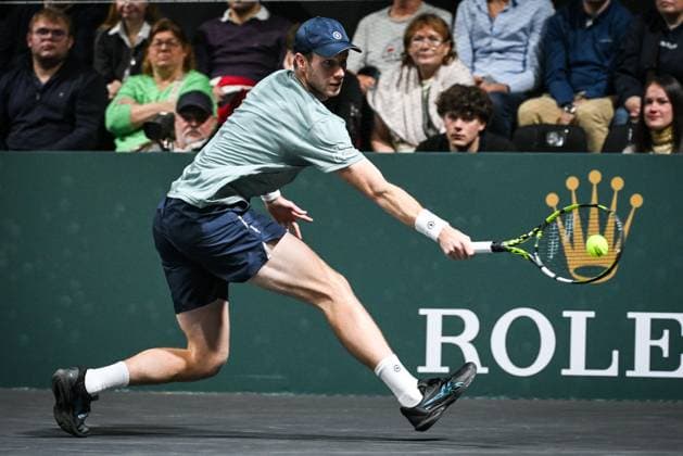 October 26, 2025, Nanterre, France, France: Botic VAN DE ZANDSCHULP of Netherlands during the second qualifying day of the Rolex Paris Masters 1000 tennis tournament at Paris La Defense Arena on October 26, 2025 in Nanterre near Paris, France. Nanterre France - ZUMAm308 20251026_zsp_m308_006 Copyright: xMatthieuxMirvillex