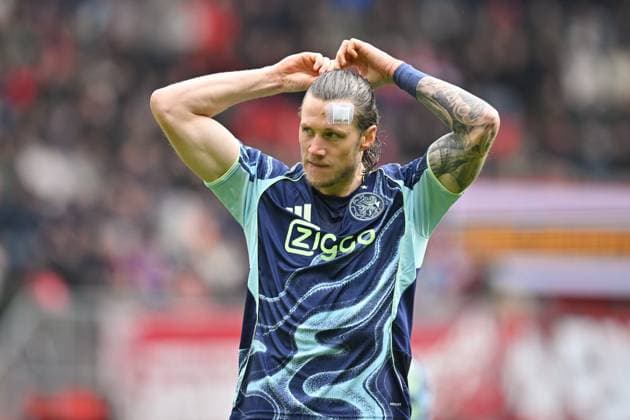 ENSCHEDE, 26-10-2025, Grolsch Veste Stadium, season 2025 2026 , Dutch Eredivisie football Match FC Twente and Ajax. picture shows Ajax player Wout Weghorst Twente - Ajax  x31696761x Copyright: