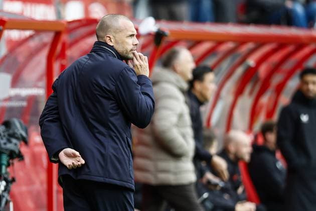 ENSCHEDE - Ajax coach Johnny Heitinga during the Dutch Eredivisie match between FC Twente and AFC Ajax at the De Grolsch Veste Stadium on October 26, 2025, in Enschede, Netherlands. ANP VINCENT JANNINK Eredivisie 2025-2026 xVIxANPxSportx xxANPxIVx 540350385 originalFilename: 540350385.jpg