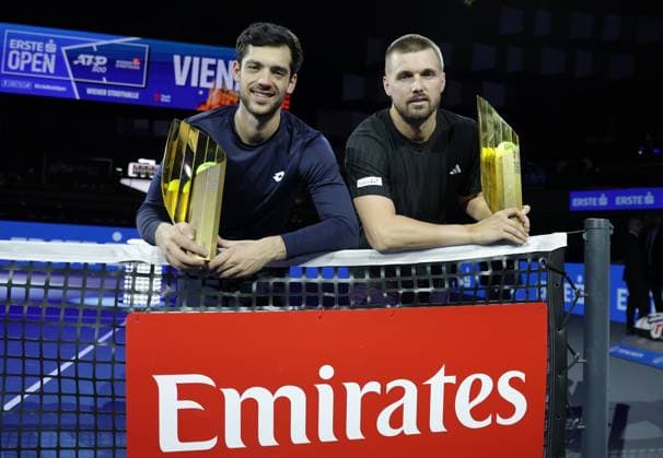 TENNIS - ATP, Tennis Herren Erste Bank Open VIENNA,AUSTRIA,26.OCT.25 - TENNIS - ATP World Tour, Erste Bank Open. Image shows Julian Cash and Lloyd Glasspool (GBR). Keywords: trophy.  GEPAxpictures xWalterxLuger