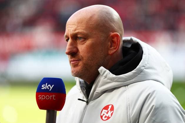 26.10.2025, xmohx, Fussball 2.Bundesliga, 1.FC Kaiserslautern - 1.FC Nürnberg v.l. Trainer Torsten Lieberknecht (1. FC Kaiserslautern) im TV Interview bei SKY (DFL DFB REGULATIONS PROHIBIT ANY USE OF PHOTOGRAPHS as IMAGE SEQUENCES and or QUASI-VIDEO) Kaiserslautern