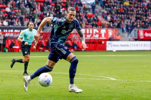2025-10-26 FC Twente v AFC Ajax - Dutch Eredivisie ENSCHEDE, NETHERLANDS - OCTOBER 26: Wout Weghorst of AFC Ajax during the Dutch Eredivisie match between FC Twente and AFC Ajax at De Grolsch Veste on October 26, 2025 in Enschede, Netherlands. Enschede De Grolsch Veste Netherlands Content not available for redistribution in The Netherlands directly or indirectly through any third parties. Copyright: xBenxGalx