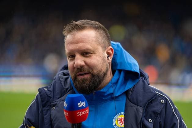 Deutschland, Fussball, 2. Bundesliga, 10. Spieltag 2025 2026, Eintracht Braunschweig - Hannover 96 am 26.10. in Braunschweig (Eintracht-Stadion): Heiner Backhaus (Trainer Eintracht Braunschweig)