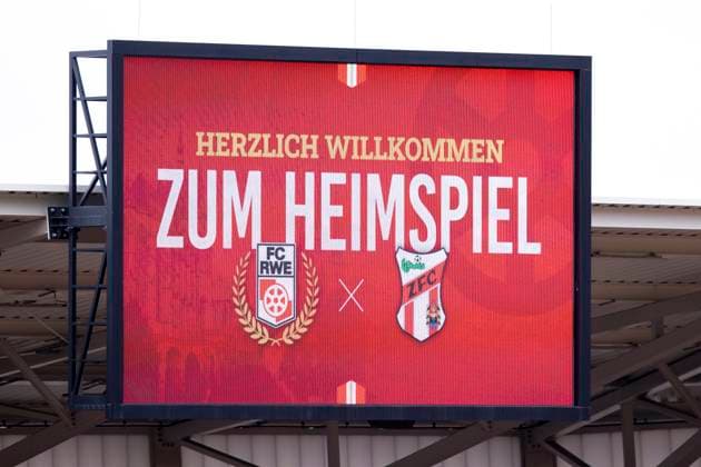 Regionalliga Nordost: FC Rot-Weiß Erfurt vs. ZFC Meuselwitz; Erfurt; 26.10.2025 Anzeigetafel FC Rot-Weiß Erfurt gegen ZFC Meuselwitz Regionalliga Nordost: FC Rot-Weiß Erfurt vs. ZFC Meuselwitz; Steigerwaldstadion Erfurt; 26.10.2025 Copyright: xBEAUTIFULxSPORTS Duehringx