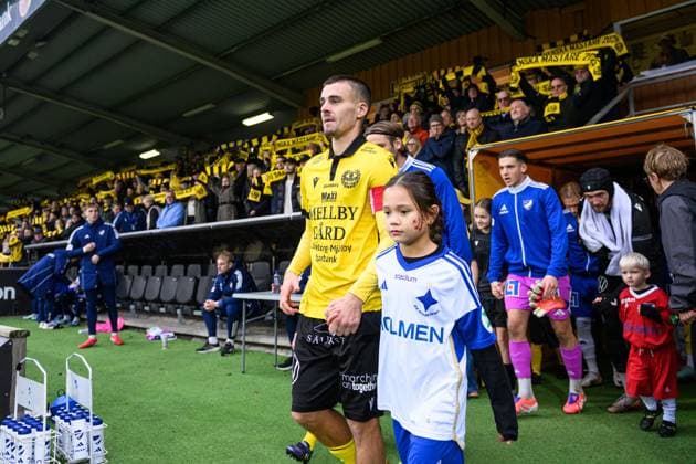 251026 Mjällbys Jesper Gustavsson inför fotbollsmatchen i Allsvenskan mellan Mjällby och IFK Norrköping den 26 oktober 2025 i Hällevik. Copyright: CHRISTOFFERxBORGxMATTISSON BB251026CB012