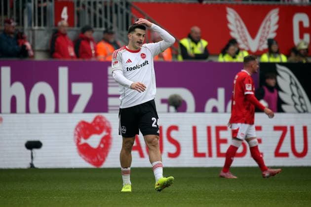 26.10.2025, xmohx, Fussball 2.Bundesliga, 1.FC Kaiserslautern - 1.FC Nürnberg v.l. Luka Lochoshvili (1.FC Nuernberg) Enttäuscht, traurig, frustriert (DFL DFB REGULATIONS PROHIBIT ANY USE OF PHOTOGRAPHS as IMAGE SEQUENCES and or QUASI-VIDEO) Kaiserslautern
