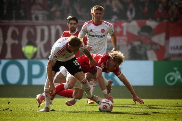 26.10.2025, xmohx, Fussball 2.Bundesliga, 1.FC Kaiserslautern - 1.FC Nürnberg v.l. Tim Drexler (1.FC Nuernberg) Mika Haas (1. FC Kaiserslautern) Zweikampf, Aktion, action, battle for the ball (DFL DFB REGULATIONS PROHIBIT ANY USE OF PHOTOGRAPHS as IMAGE SEQUENCES and or QUASI-VIDEO) Kaiserslautern