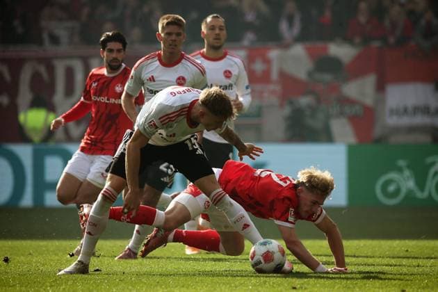 26.10.2025, xmohx, Fussball 2.Bundesliga, 1.FC Kaiserslautern - 1.FC Nürnberg v.l. Tim Drexler (1.FC Nuernberg) Mika Haas (1. FC Kaiserslautern) Zweikampf, Aktion, action, battle for the ball (DFL DFB REGULATIONS PROHIBIT ANY USE OF PHOTOGRAPHS as IMAGE SEQUENCES and or QUASI-VIDEO) Kaiserslautern