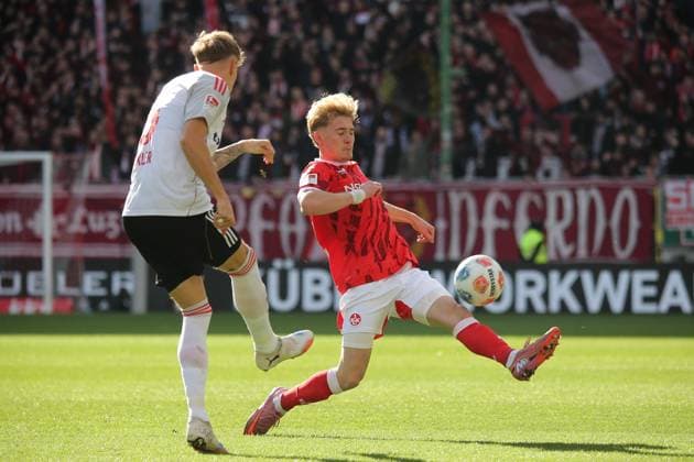 26.10.2025, xmohx, Fussball 2.Bundesliga, 1.FC Kaiserslautern - 1.FC Nürnberg v.l. Tim Drexler (1.FC Nuernberg) Mika Haas (1. FC Kaiserslautern) Zweikampf, Aktion, action, battle for the ball (DFL DFB REGULATIONS PROHIBIT ANY USE OF PHOTOGRAPHS as IMAGE SEQUENCES and or QUASI-VIDEO) Kaiserslautern