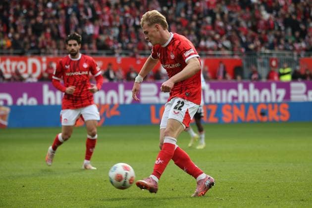 26.10.2025, xmohx, Fussball 2.Bundesliga, 1.FC Kaiserslautern - 1.FC Nürnberg v.l. Mika Haas (1. FC Kaiserslautern) (DFL DFB REGULATIONS PROHIBIT ANY USE OF PHOTOGRAPHS as IMAGE SEQUENCES and or QUASI-VIDEO) Kaiserslautern