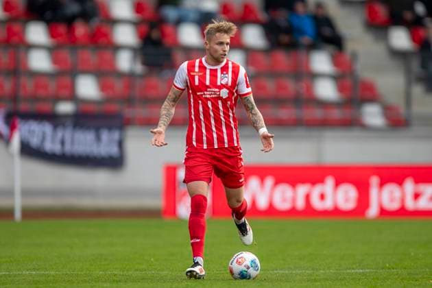GER, Erfurt, Fußball, Regionalliga Nordost, 13. Spieltag, FC Rot-Weiss Erfurt vs. ZFC Meuselwitz im Bild v.l.: Ben-Luca Moritz (FC Rot-Weiß Erfurt 02), Freisteller 26.10.2025, Steigerwaldstadion Erfurt DFB REGULATIONS PROHIBIT ANY USE OF PHOTOGRAPHS AS IMAGE SEQUENCES AND OR QUASI-VIDEO, Copyright: HMBxMedia PaulxFritz