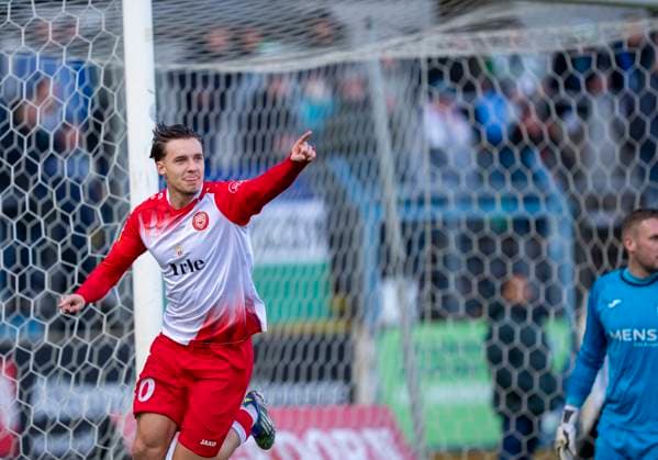 Dustin Willms (Sportfreunde Siegen, 30) mit seinem Torjubel nach einem Tor zum 0-1 FC Gütersloh - Sportfreunde Siegen 26.10.2025 Fussball, Regionalliga West, 13. Spieltag, GER, Heidewaldstadion, Gütersloh Copyright: MarcoxBader