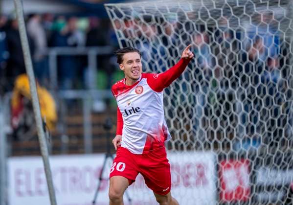 Dustin Willms (Sportfreunde Siegen, 30) mit seinem Torjubel nach einem Tor zum 0-1 FC Gütersloh - Sportfreunde Siegen 26.10.2025 Fussball, Regionalliga West, 13. Spieltag, GER, Heidewaldstadion, Gütersloh Copyright: MarcoxBader
