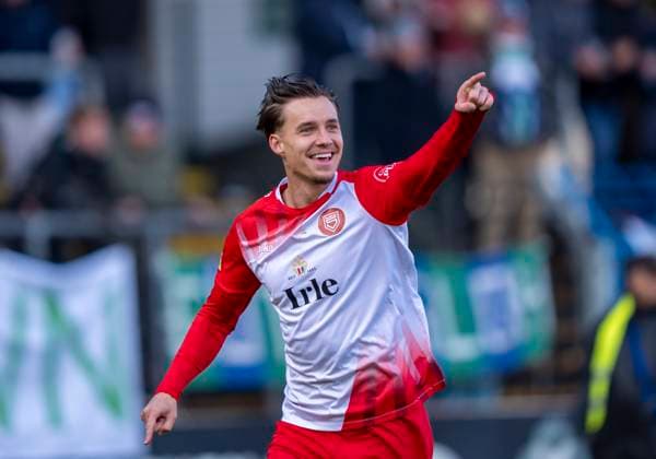 Dustin Willms (Sportfreunde Siegen, 30) mit seinem Torjubel nach einem Tor zum 0-1 FC Gütersloh - Sportfreunde Siegen 26.10.2025 Fussball, Regionalliga West, 13. Spieltag, GER, Heidewaldstadion, Gütersloh Copyright: MarcoxBader