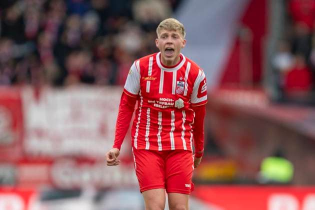 GER, Erfurt, Fußball, Regionalliga Nordost, 13. Spieltag, FC Rot-Weiss Erfurt vs. ZFC Meuselwitz im Bild v.l.: Marco Wolf (FC Rot-Weiß Erfurt 10), schreiend 26.10.2025, Steigerwaldstadion Erfurt DFB REGULATIONS PROHIBIT ANY USE OF PHOTOGRAPHS AS IMAGE SEQUENCES AND OR QUASI-VIDEO, Copyright: HMBxMedia PaulxFritz