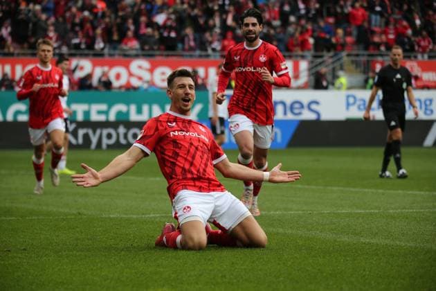 26.10.2025, xmohx, Fussball 2.Bundesliga, 1.FC Kaiserslautern - 1.FC Nürnberg v.l. Torjubel nach dem Tor zum celebrating the goal celebrate 1:0 durch Daniel Hanslik (1. FC Kaiserslautern) (DFL DFB REGULATIONS PROHIBIT ANY USE OF PHOTOGRAPHS as IMAGE SEQUENCES and or QUASI-VIDEO) Kaiserslautern