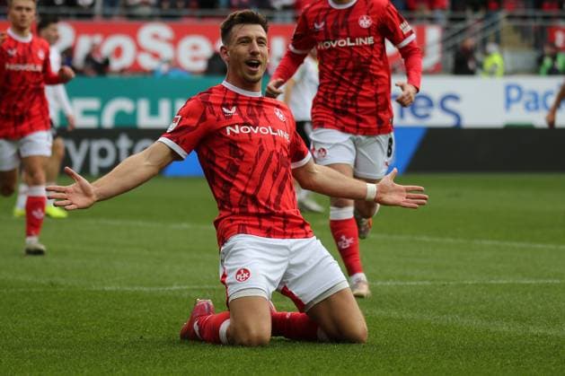 26.10.2025, xmohx, Fussball 2.Bundesliga, 1.FC Kaiserslautern - 1.FC Nürnberg v.l. Torjubel nach dem Tor zum celebrating the goal celebrate 1:0 durch Daniel Hanslik (1. FC Kaiserslautern) (DFL DFB REGULATIONS PROHIBIT ANY USE OF PHOTOGRAPHS as IMAGE SEQUENCES and or QUASI-VIDEO) Kaiserslautern