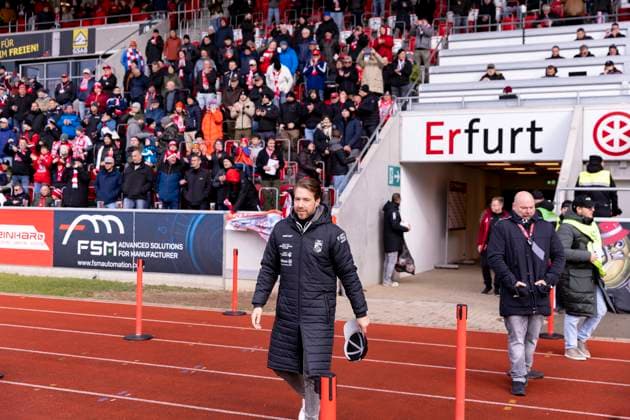 Regionalliga Nordost: FC Rot-Weiß Erfurt vs. ZFC Meuselwitz; Erfurt; 26.10.2025 Fabian Gerber (Trainer; FC Rot-Weiß Erfurt) Regionalliga Nordost: FC Rot-Weiß Erfurt vs. ZFC Meuselwitz; Steigerwaldstadion Erfurt; 26.10.2025 Copyright: xBEAUTIFULxSPORTS Duehringx