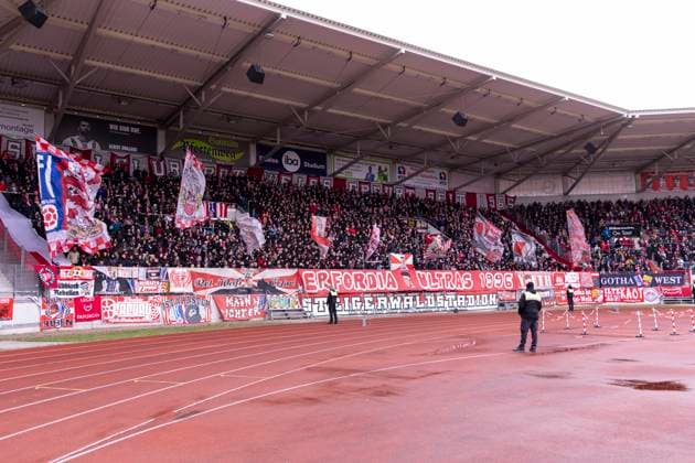 Regionalliga Nordost: FC Rot-Weiß Erfurt vs. ZFC Meuselwitz; Erfurt; 26.10.2025 FC Rot-Weiß Erfurt Fans Regionalliga Nordost: FC Rot-Weiß Erfurt vs. ZFC Meuselwitz; Steigerwaldstadion Erfurt; 26.10.2025 Copyright: xBEAUTIFULxSPORTS Duehringx