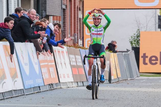 Telenet Superprestige Overijse OVERIJSE, BELGIUM - OCTOBER 26 : Casasola Sara (ITA) of Crelan - Corendon celebrating her victory during the Telenet Superprstige Overijse cyclorcross pictured on October 26, 2025 in Overijse, Belgium, 26 10 2025 Overijse Belgium  Copyright: xGbax