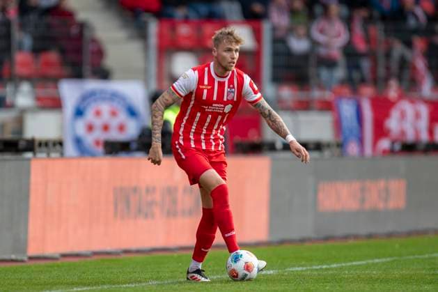 GER, Erfurt, Fußball, Regionalliga Nordost, 13. Spieltag, FC Rot-Weiss Erfurt vs. ZFC Meuselwitz im Bild v.l.: Ben-Luca Moritz (FC Rot-Weiß Erfurt 02), Freisteller 26.10.2025, Steigerwaldstadion Erfurt DFB REGULATIONS PROHIBIT ANY USE OF PHOTOGRAPHS AS IMAGE SEQUENCES AND OR QUASI-VIDEO, Copyright: HMBxMedia PaulxFritz