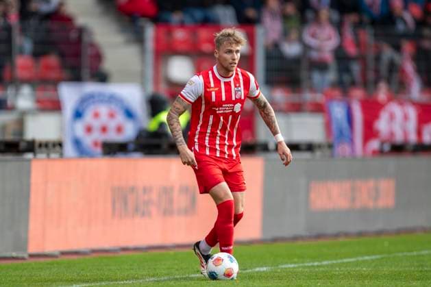 GER, Erfurt, Fußball, Regionalliga Nordost, 13. Spieltag, FC Rot-Weiss Erfurt vs. ZFC Meuselwitz im Bild v.l.: Ben-Luca Moritz (FC Rot-Weiß Erfurt 02), Freisteller 26.10.2025, Steigerwaldstadion Erfurt DFB REGULATIONS PROHIBIT ANY USE OF PHOTOGRAPHS AS IMAGE SEQUENCES AND OR QUASI-VIDEO, Copyright: HMBxMedia PaulxFritz