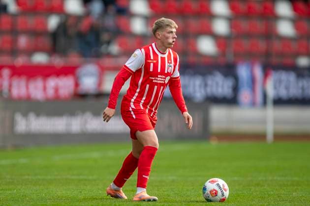 GER, Erfurt, Fußball, Regionalliga Nordost, 13. Spieltag, FC Rot-Weiss Erfurt vs. ZFC Meuselwitz im Bild v.l.: Marco Wolf (FC Rot-Weiß Erfurt 10), Freisteller 26.10.2025, Steigerwaldstadion Erfurt DFB REGULATIONS PROHIBIT ANY USE OF PHOTOGRAPHS AS IMAGE SEQUENCES AND OR QUASI-VIDEO, Copyright: HMBxMedia PaulxFritz