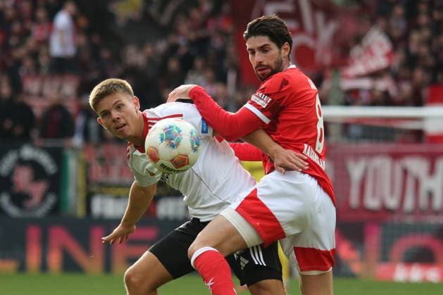 26.10.2025, xmohx, Fussball 2.Bundesliga, 1.FC Kaiserslautern - 1.FC Nürnberg v.l. Finn Becker (1.FC Nuernberg) Semih Sahin (1. FC Kaiserslautern) Zweikampf, Aktion, action, battle for the ball (DFL DFB REGULATIONS PROHIBIT ANY USE OF PHOTOGRAPHS as IMAGE SEQUENCES and or QUASI-VIDEO) Kaiserslautern