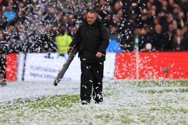 ROTTERDAM , 26-10-2025 , Stadium Feijenoord De Kuip , season 2025 2026 , Dutch Eredivisie football , match between Feyenoord and PSV , confetti, pitch, Feyenoord - PSV  x31697875x Copyright: