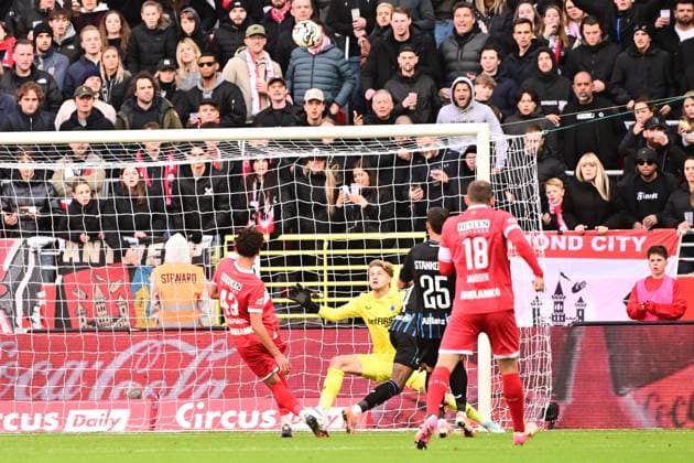 Royal Antwerp FC v Club Brugge - Jupiler Pro League DEURNE, BELGIUM - OCTOBER 26 : Hamdaoui Youssef midfielder of Royal Antwerp FC missing an opportunity during the Jupiler Pro League match between Royal Antwerp FC and Club Brugge on October 26, 2025 in Deurne, Belgium, 26 10 2025 Deurne Belgium  Copyright: xPeterxDexVoechtx