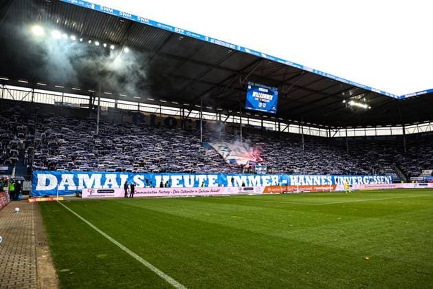 Choreo im Fanblock vom 1. FC Magdeburg für den verstorbenen FCM Fan Hannes - 2. Fußball Bundesliga Saison 2025-2026 1. FC Magdeburg vs. Preussen Münster in der Avnet Arena in Magdeburg - Fußball,Mann,Männer,Deutschland,26.10.2025