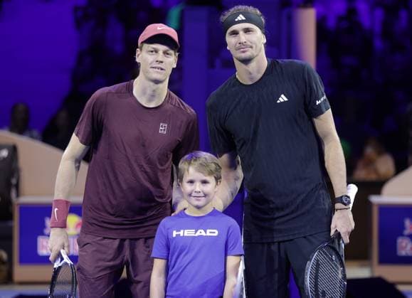 TENNIS - ATP, Tennis Herren Erste Bank Open VIENNA,AUSTRIA,26.OCT.25 - TENNIS - ATP World Tour, Erste Bank Open. Image shows Jannik Sinner (ITA) and Alexander Zverev (GER).  GEPAxpictures xWalterxLuger