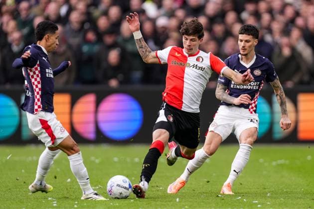 2025-10-26 Feyenoord v PSV - Dutch Eredivisie ROTTERDAM, NETHERLANDS - OCTOBER 26: Jordan Bos of Feyenoord battles for possession with Dennis Man of PSV and Anass Salah-Eddine of PSV during the Dutch Eredivisie match between Feyenoord and PSV at Stadion Feijenoord on October 26, 2025 in Rotterdam, Netherlands. Rotterdam Stadion Feijenoord Netherlands Content not available for redistribution in The Netherlands directly or indirectly through any third parties. Copyright: xJorisxVerwijstx