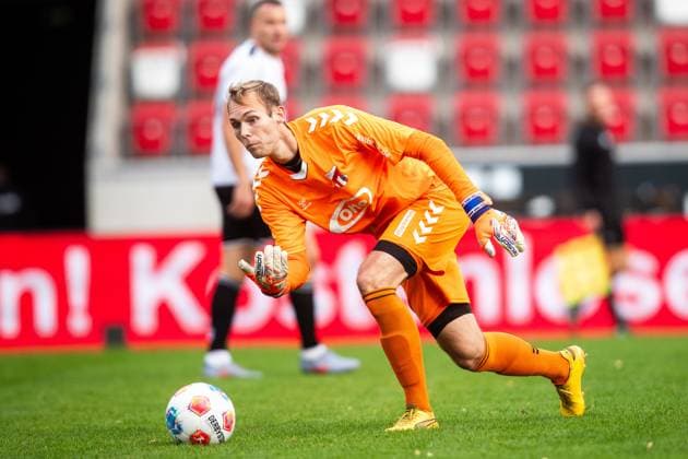 Erfurt , 261025 , Fussball Regionalliga Nordost FC Rot Weiss Erfurt gegen ZFC Meuselwitz im Bild: Lukas Sedlak (Meuselwiz)
