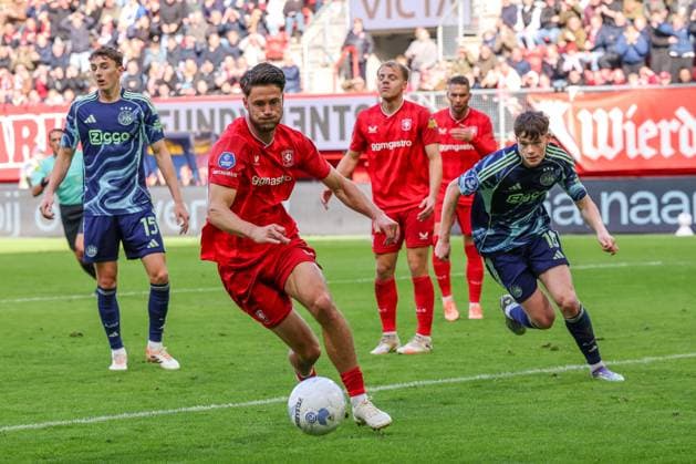 Ricky van Wolfswinkel of FC Twente during the match FC Twente vs AFC Ajax at the Grolsch Veste for the Dutch Vriendenloterij Eredivisie season 2025-2026 in ENSCHEDE, Netherlands on 26 october 2025, (photo by Peter Lous EYE4images DeFodi Images) Ricky van Wolfswinkel of FC Twente during the match FC Twente vs AFC Ajax at the Grolsch Veste for the Dutch Vriendenloterij Eredivisie season 2025 2026 in ENSCHEDE, Netherlands on 26 october 2025, photo by Peter Lous EYE4images DeFodi Images