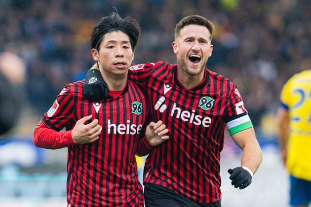 Sport Bilder des Tages 26.10.2025 - Fußball, 2025 2026, 2. Bundesliga, 10. Spieltag, Eintracht Braunschweig - Hannover 96: (L-R) Daisuke Yokota (Hannover) jubelt nach seinem Tor zum 0:3 mit Enzo Leopold (Hannover) DFL REGULATIONS PROHIBIT ANY USE OF PHOTOGRAPHS AS IMAGE SEQUENCES AND OR QUASI-VIDEO. *** 26 10 2025 Soccer, 2025 2026, 2 Bundesliga, Matchday 10, Eintracht Braunschweig Hannover 96 L R Daisuke Yokota Hannover celebrates after his goal to 0 3 with Enzo Leopold Hannover DFL REGULATIONS PROHIBIT ANY USE OF PHOTOGRAPHS AS IMAGE SEQUENCES AND OR QUASI VIDEO