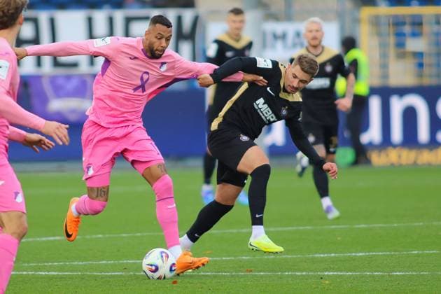 v. li. im Zweikampf Ruben Reisig (TSG Hoffenheim II, 17) GER, TSG 1899 Hoffenheim II gegen FC Erzgebirge Aue, Fussball, 3.Liga, 12.Spieltag, Spielzeit 2025 2026, 26.10.2025. (DFL DFB REGULATIONS PROHIBIT ANY USE OF PHOTOGRAPHS as IMAGE SEQUENCES and or QUASI-VIDEO). GER,TSG 1899 Hoffenheim II gegen FC Erzgebirge Aue, Fussball, 3.Liga, 12.Spieltag, Spielzeit 2025 2026, 26.10.2025. Hoffenheim Copyright: xEibner-Pressefoto JoergxHirschx EP_JHH
