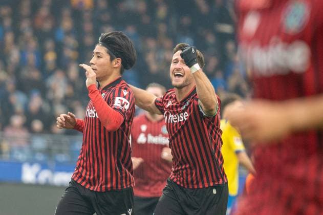 Deutschland, Fussball, 2. Bundesliga, 10. Spieltag 2025 2026, Eintracht Braunschweig - Hannover 96 am 26.10. in Braunschweig (Eintracht-Stadion): Torjubel 0:3 durch Daisuke Yokota (Hannover 96 18) Enzo Leopold (Hannover 96 8)