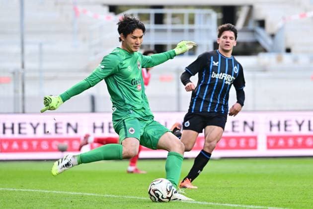 Royal Antwerp FC v Club Brugge - Jupiler Pro League DEURNE, BELGIUM - OCTOBER 26 : Nozawa Brandon Taishi goalkeeper of Royal Antwerp FC in action during the Jupiler Pro League match between Royal Antwerp FC and Club Brugge on October 26, 2025 in Deurne, Belgium, 26 10 2025 Deurne Belgium  Copyright: xPeterxDexVoechtx