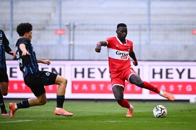 Royal Antwerp FC v Club Brugge - Jupiler Pro League DEURNE, BELGIUM - OCTOBER 26 : Osuji Vince defender of Club Brugge, Al-Sahafi Marwan forward of Royal Antwerp FC during the Jupiler Pro League match between Royal Antwerp FC and Club Brugge on October 26, 2025 in Deurne, Belgium, 26 10 2025 Deurne Belgium  Copyright: xGvgx